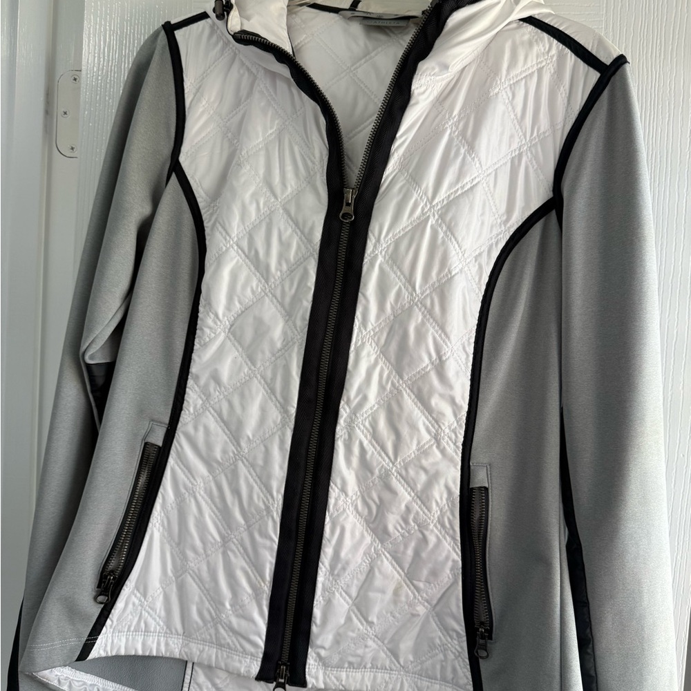 Athleta White and Gray Ski Jacket Quilted Performance Design